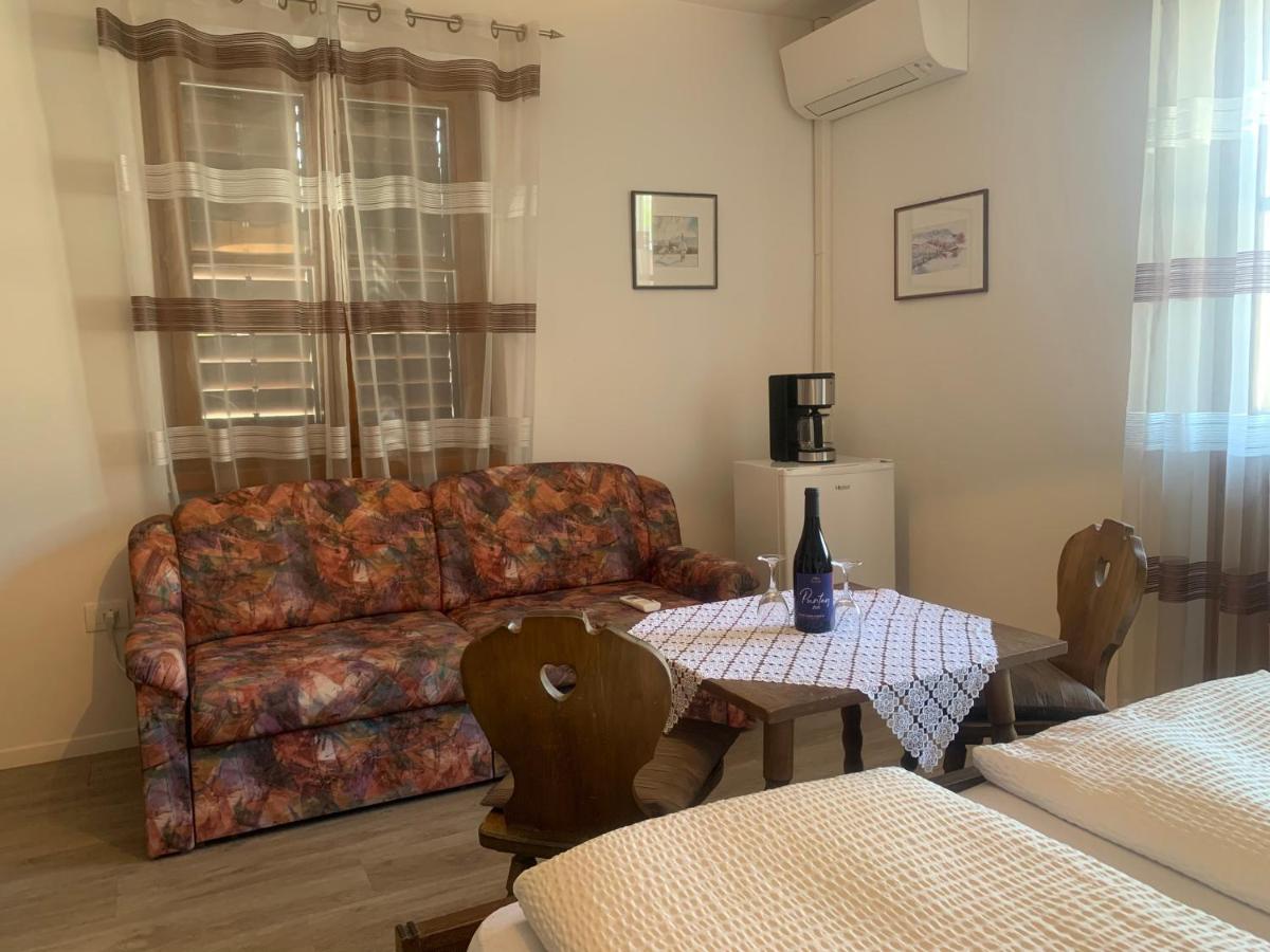 Garni Guflhof Bed & Breakfast Caldaro Exterior photo
